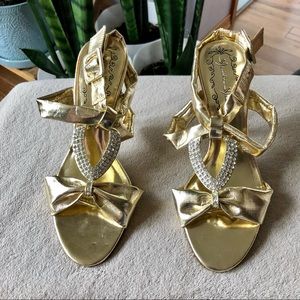 ✨2/$15✨ Shoes: Mariachi Mani 4” Heels, Size 6 🛍 Bundle Me!